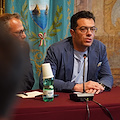 Vietri sul Mare, De Simone respinge le critiche: «Attacco strumentale, seguiamo la legge»