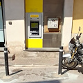 Vietri sul Mare: dissuasori davanti all'ufficio postale per garantire accessibilità