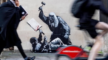 A Londra il nuovo graffito di Banksy: un atto di accusa contro il potere