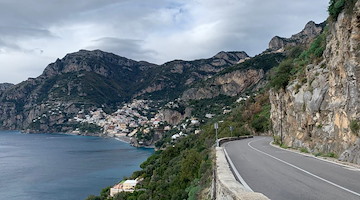A Positano partono i lavori di messa in sicurezza sulla Statale: dissuasori di velocità e radar intelligenti contro gli incidenti