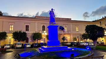 A Sorrento luci accese per la nascita o l'adozione di bambini