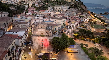 A Vietri sul Mare torna il grande teatro con “'O Scarfalietto”