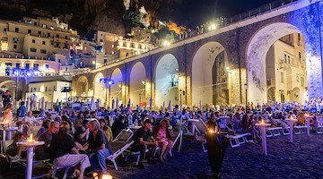 Ad Atrani al via la rassegna “Essere del Sud”: 9 agosto Sunset Spritz Party con Stefano Piccirillo
