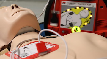Agerola diventa più sicura: installati defibrillatori di ultima generazione nelle piazze grazie alla Misericordia