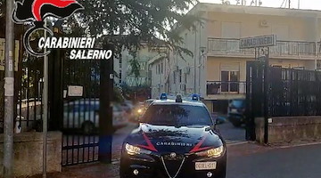 Agropoli, ruba zaino a villeggiante sulla spiaggia: uomo ai domiciliari 