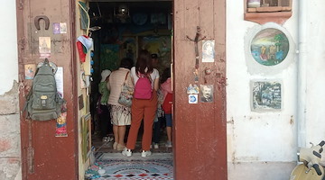 Al Centro Sociale di Maiori una giornata tra memoria, giochi antichi e cultura: protagonisti gli anziani e i bambini della primaria