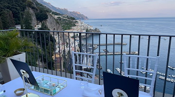 All'Anantara di Amalfi le “Convent Wellness Weeks”: 12 giorni di yoga, sound healing e relax con Beatrice Adochitei