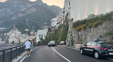 Amalfi, aggredisce avventore di un bar. Scatta il daspo urbano per un giovane