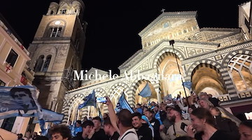 Amalfi esplode di gioia per il Napoli campione d'Italia: festa in piazza Duomo dopo la vittoria sul Cagliari
