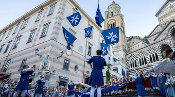 Amalfi rivive i fasti della Repubblica con lo spettacolare Corteo Storico