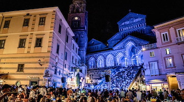 “Amalfi Summer Fest 2025”, grandi concerti e spettacoli: tra i protagonisti Mario Biondi, Nina Zilli, i Gemelli di Guidonia e Roy Paci