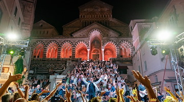 Amalfi Summer Fest 2025: un'estate di grandi emozioni con Mario Biondi, Nina Zilli, Roy Paci, i Gemelli di Guidonia e l'omaggio a De Simone