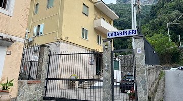 Amalfi, trova il coraggio di denunciare: i Carabinieri al fianco di una madre e dei suoi bambini
