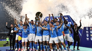 Apoteosi Napoli: è campione d'Italia per la quarta volta! Per Conte è il quinto scudetto da allenatore 