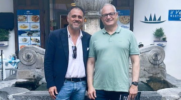 Atrani accoglie il sindaco di Roma Roberto Gualtieri, Siravo: «Un dialogo tra bellezza e identità»