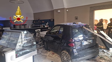 Auto piomba nel ristorante “Compagnia del Concord”: ferita una donna
