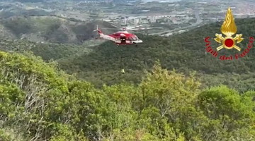 Auto precipita in un burrone a Salerno: uomo in codice rosso trasportato in ospedale
