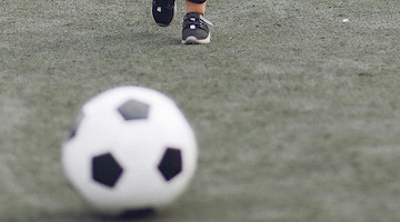 Bambino investito mentre rincorreva un pallone a Lancusi, trasferito in codice rosso al “Ruggi” di Salerno