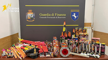 Benevento, sequestrati 40mila articoli non conformi e 11 chili di fuochi pirotecnici 