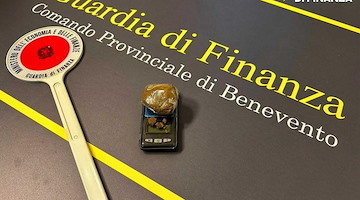 Benevento, sequestrati 50 grammi di droga tra cocaina e hashish: segnalate 18 persone, anche minori 