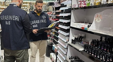 Blitz dei NAS a Salerno: sequestrate 60 confezioni di smalto semipermanente contenenti composto potenzialmente cancerogeno