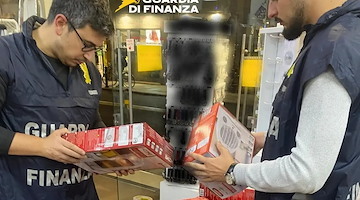 Blitz della Finanza a Parma: sequestrati oltre 1.000 prodotti non sicuri in un emporio cinese 
