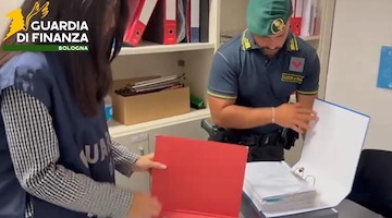 Bologna e Napoli, confiscati due yacht di oltre 500mila euro a imprenditore legato al Clan Aversano