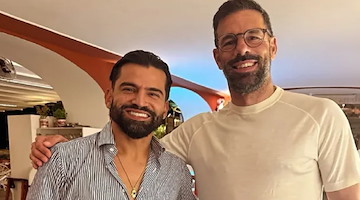 Calcio, Ruud van Nistelrooij e Tomás Rincón si ritrovano a Positano: foto ricordo tra i due ex compagni di squadra 