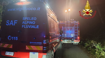 Calvanico, donna cade in un dirupo a Frassineto: salvata dai Vigili del Fuoco