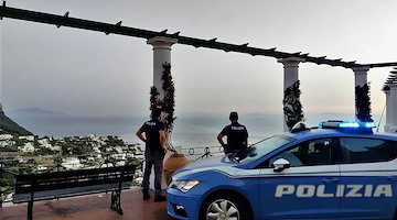 Capri, picchia la fidanzata in strada e poi aggredisce la polizia: arrestato 31enne straniero 