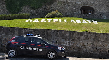 Castellabate, arrestato 40enne per furto in casa di un’anziana. A Ogliastro misura cautelare per atti persecutori