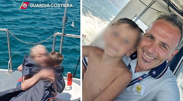 Castellammare di Stabia, nonna e bimbo trascinati al largo: salvati dalla Guardia Costiera