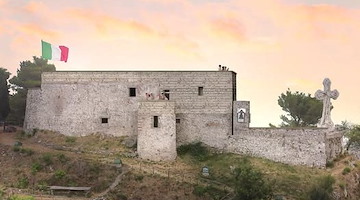 Cava de' Tirreni, dopo gli incendi interdetta l'area boschiva di Monte Castello 