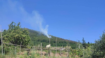 Cava de’ Tirreni, incendio sul Monte Crocelle