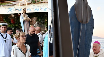 Conca dei Marini festeggia la Madonna della Neve con la tradizionale processione via mare /FOTO