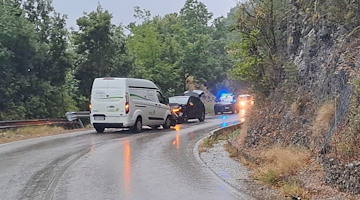 Costiera Amalfitana, frontale tra un furgone e un'auto sulla SP1 Ravello-Chiunzi