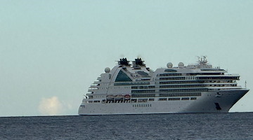 Crociere di lusso in Costiera Amalfitana: ecco la nave Seabourn Ovation