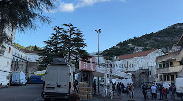 Disagi al mercato di Maiori: banchi chiusi in via Pedamentina per mancanza di spazio