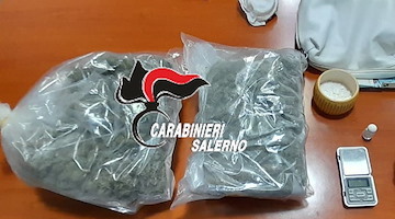 Droga e contanti in casa, arrestata una donna a Campagna