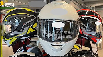 Falsi Made in Italy, Finanza di Torino sequestra caschi e dispositivi pericolosi per oltre 90 milioni di euro