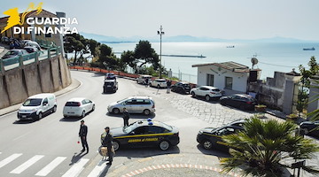 Ferragosto, raffica di controlli nel Salernitano: sequestri, lavoratori in nero e falsi Made in Italy