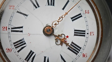 Fine dell’ora legale: un’ora di sonno in più, ma giornate più corte