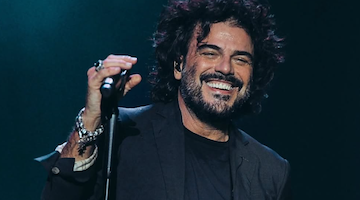 Francesco Renga in concerto a Baia Domizia: il 12 agosto all'Arena dei Pini per i 20 anni di “Angelo”