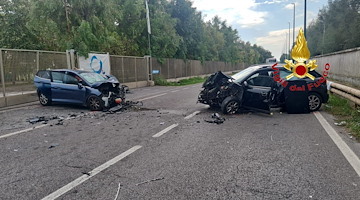 Frontale tra auto a Pontecagnano, due uomini estratti dalle lamiere dai Vigili del Fuoco