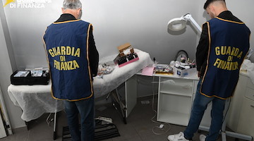 Garage trasformato in studio estetico abusivo: maxi sequestro ad Ariano Irpino