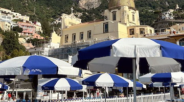 Il Lido Positano festeggia 15 anni: mare e relax gratis per i residenti. Al via anche le iscrizioni al Summer Camp 2025