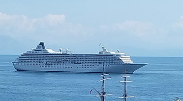 In Costiera Amalfitana la Crystal Symphony, fiore all’occhiello della flotta di lusso Crystal Cruises