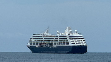 In Costiera Amalfitana riecco le navi da crociera: ad inaugurare la stagione 2025 è l'Azamara Journey 