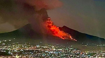 Incendio al Vesuvio, Città Metropolitana di Napoli: “Finalmente uno spiraglio. Ora massimo rigore su bonifiche e responsabilità”