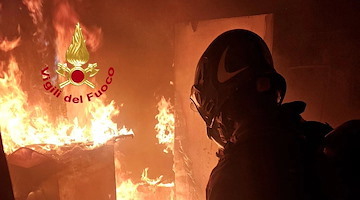 Incendio in una palazzina a Bacoli, non ce l'ha fatta il 62enne Rosario Carannante: sarà lutto cittadino 